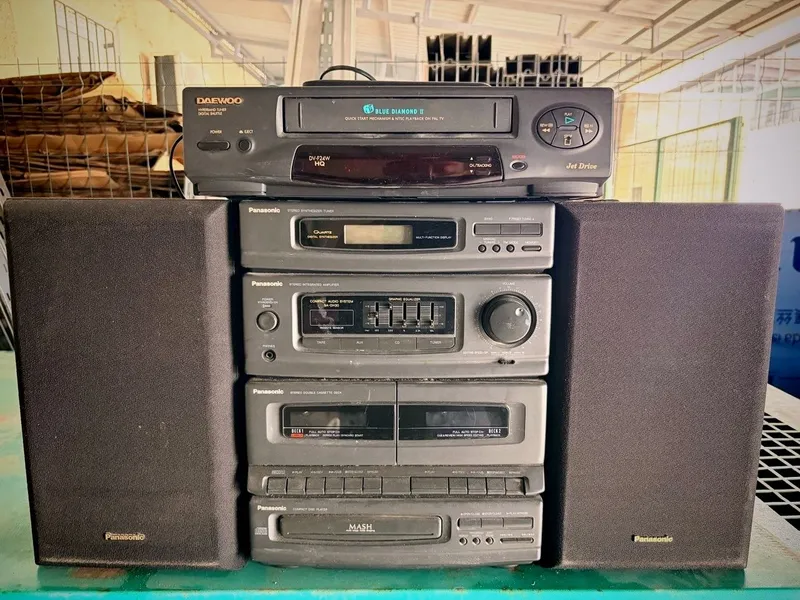 Muzikalniy sent Panasonic videomagnitafon Daewo