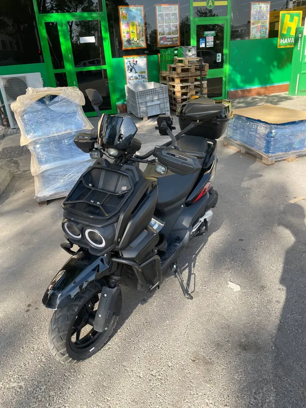 Продаётся скутер Tank 5.200, на бензине 3 Продаётся скутер Tank 5.200, на бензине 3