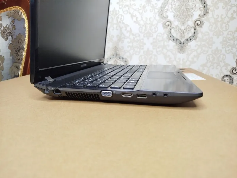 Продается Samsung Laptop 300E intel Core i3 4/512Gb ideal sotiladi — фото 3