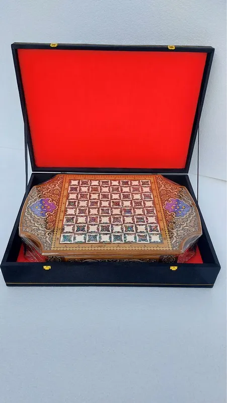 Qol mehnati orqali yasalgan shahmatlar