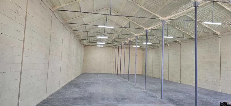 Toza ombor yoki sex ijarasi. Balandligi 4,4 m. Yangiyo‘l shahri, 600 m² 5 Toza ombor yoki sex ijarasi. Balandligi 4,4 m. Yangiyo‘l shahri, 600 m² 5