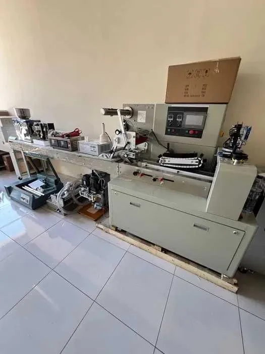 Gorizantal qadoqlash 450 sifatli ichki mexanizmlari temirli plastmasa