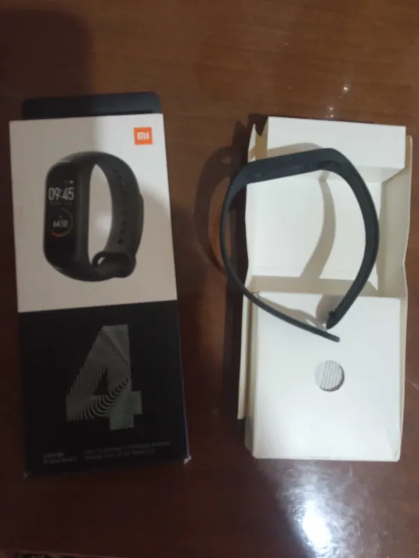Часы Ми 4 продам 2