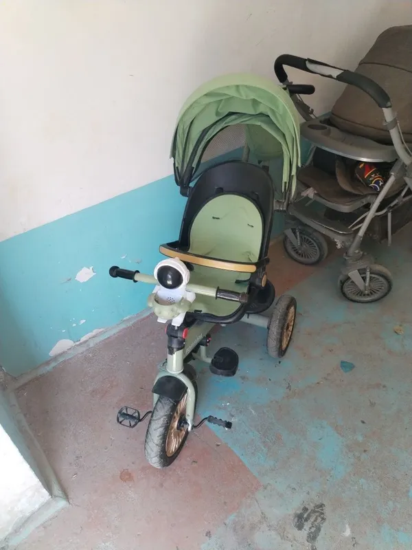 Velokolyaska va velosiped sotiladi