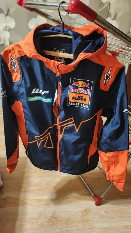Куртка ветровка RED BULL, новая,оригинал, размер 48-50 1 Куртка ветровка RED BULL, новая,оригинал, размер 48-50 1