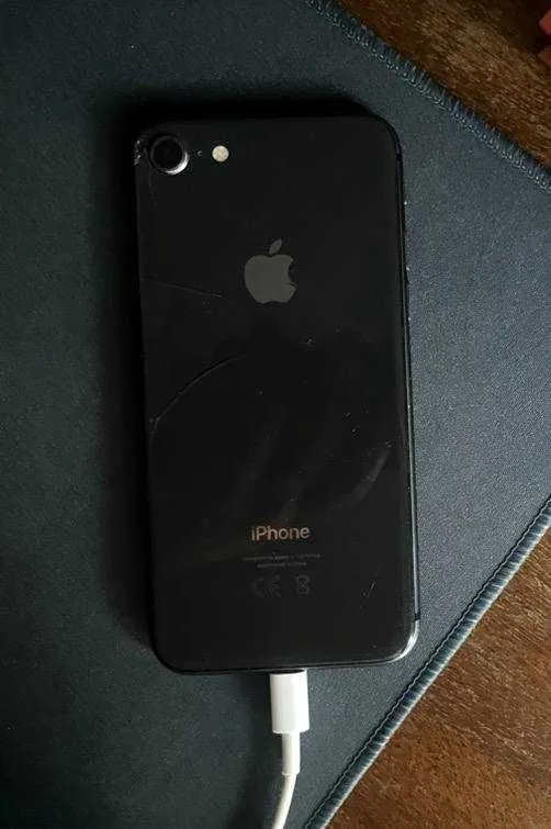 Продам iPhone 8 64gb