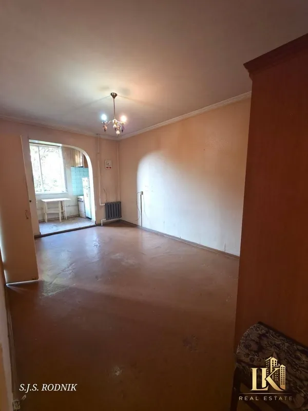 1 xonali kvartira sotiladi, 35 m², ta’mirsiz 2