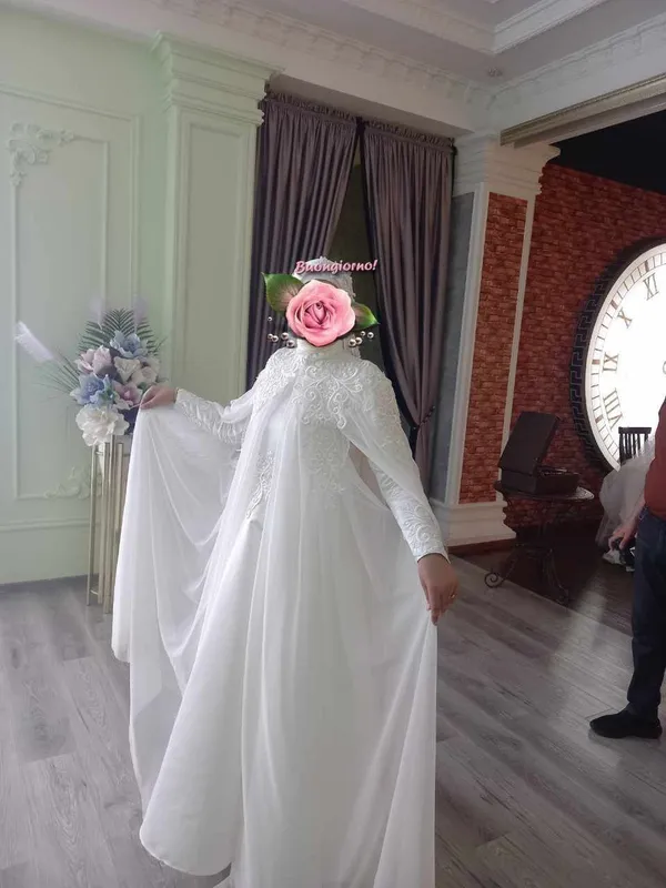Zaks uchun tikilgan oq kóylak