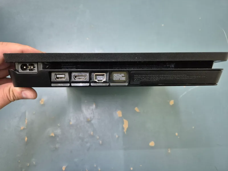 Продам Playstation 4 slim 1tb 11.00 hen 4