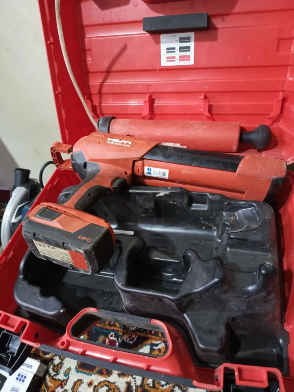 Продаю аккумуляторный дозатор Hilti . 7 Продаю аккумуляторный дозатор Hilti . 7