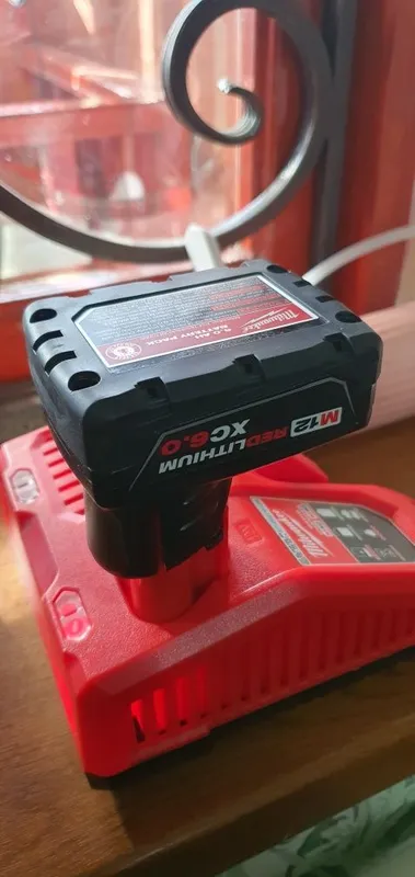 Продам аккумулятор от milwaukee m12 6A — фото 4