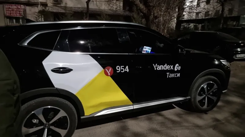 Byd yandex наклейка