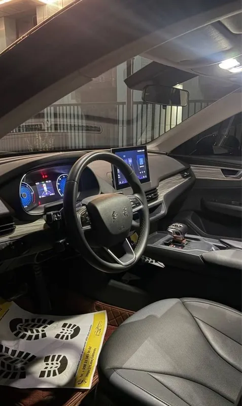 Hongqi EQM 5 2025 4 Hongqi EQM 5 2025 4