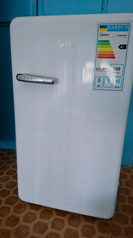 продаётся холодильник MIDEA 1