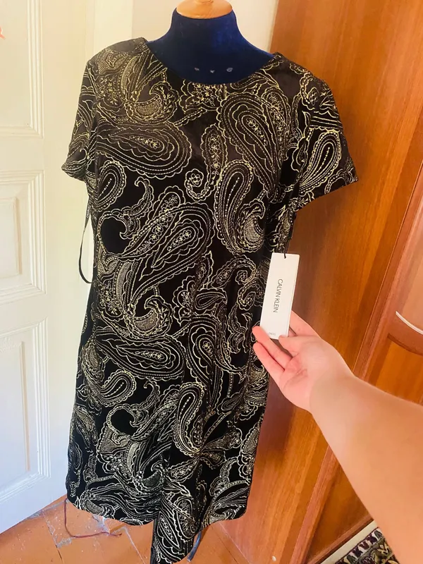 Красивое платье от бренда Calvin KLEIN