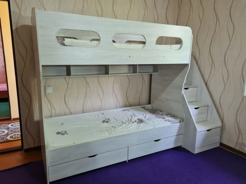 Двухъярусная кровать Двухъярусная кровать