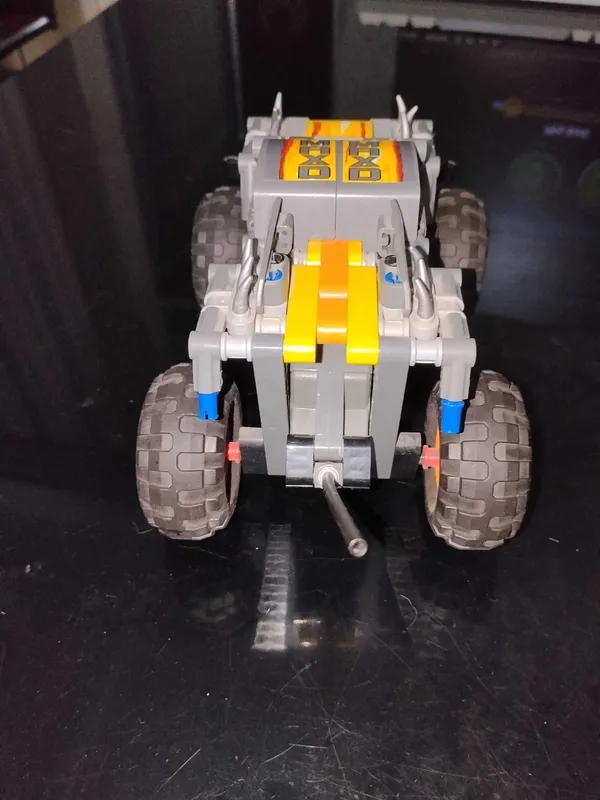 Оригинальный LEGO Technic Monster Jam Max-D 3 Оригинальный LEGO Technic Monster Jam Max-D 3
