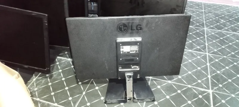 Monitor 22' LG 10ta komplekt bor — фото 1