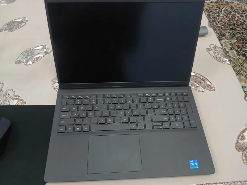 Dell Vostro 3520 intel core i5 Windows 11 pro