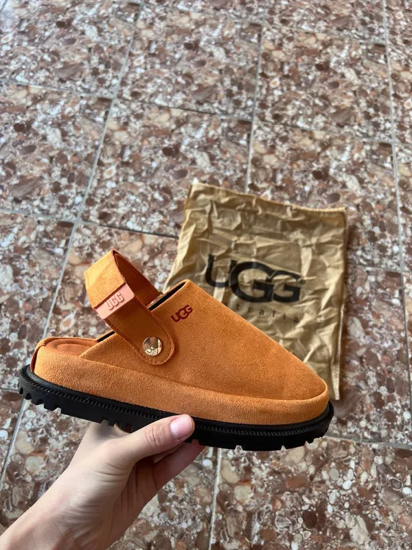 UGG тапочка 40 размер Турция UGG тапочка 40 размер Турция
