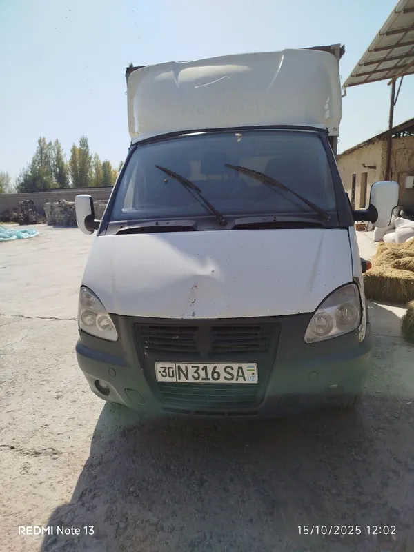 Gazel yuk furgoni tovuq tashishga tayyorlangan