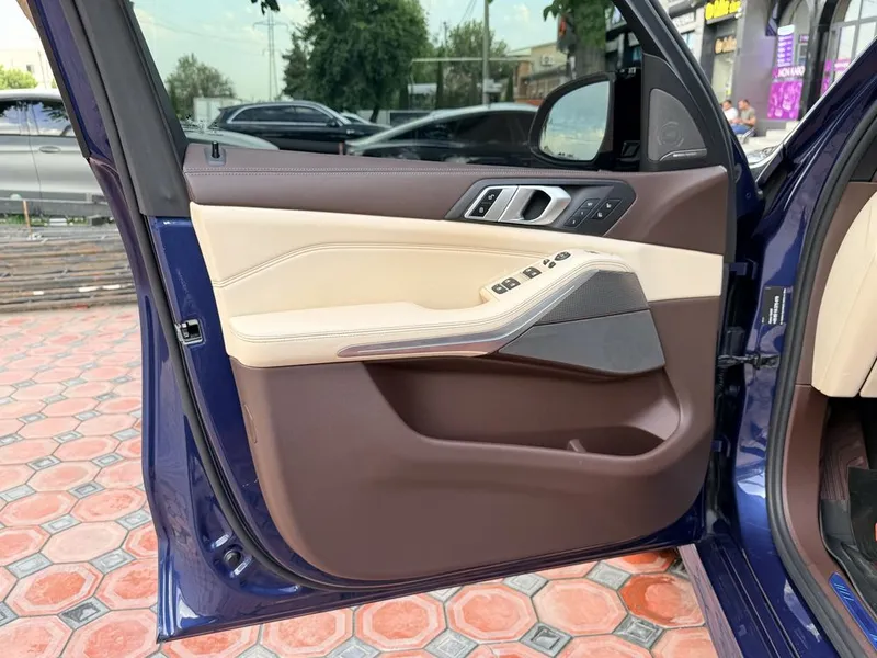 BMW X5 40i restyling full — фото 2