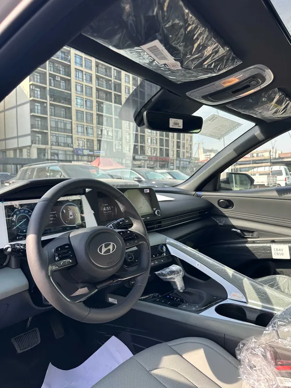 2026 Hyundai Elantra Exclusive — фото 1