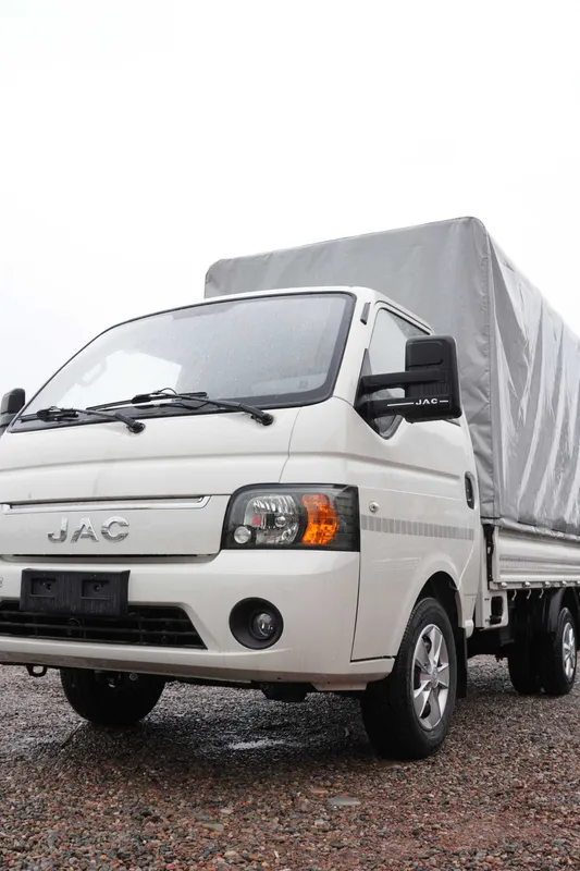 JAC X200 Тентовка yuk tashish biznesni bowlaw uchun qulay 2 JAC X200 Тентовка yuk tashish biznesni bowlaw uchun qulay 2