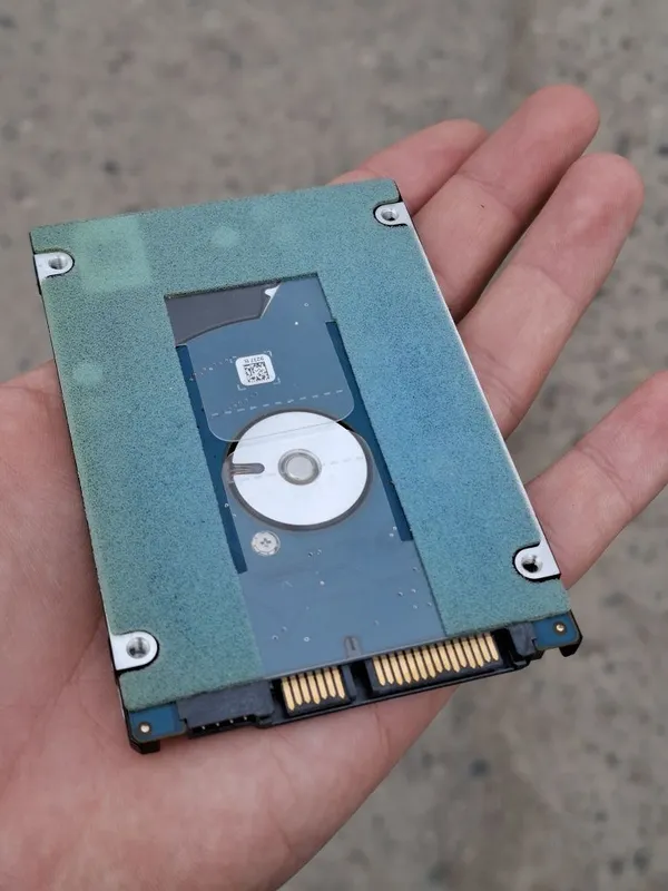 Жесткий Диск Seagate Momentuss Thin 320GB — фото 1
