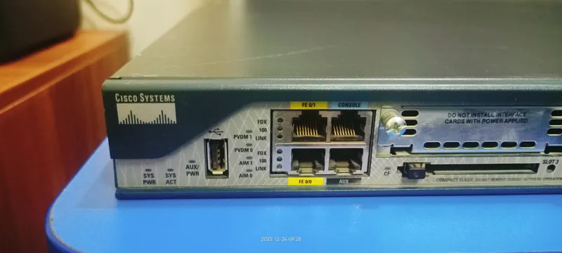Маршрутизатор Cisco 2801 — фото 2