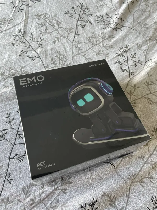 Sun’iy intellektli Emo pet robot