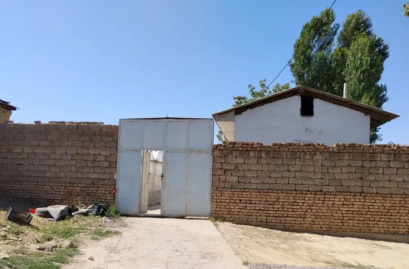 Nazarbekda hovli sotiladi. 4