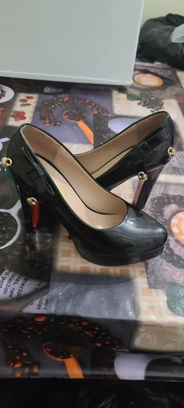 oyoq kiyim sotiladi qora 38 razmer kuk 39