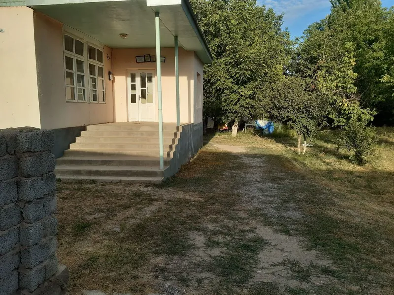 Xovli uy sotiladi