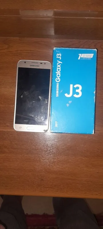 Samsung j330 telefon