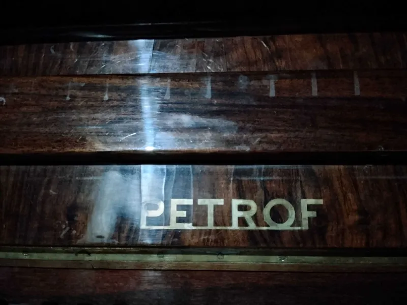 Pianino petrof sotiladi 3 Pianino petrof sotiladi 3