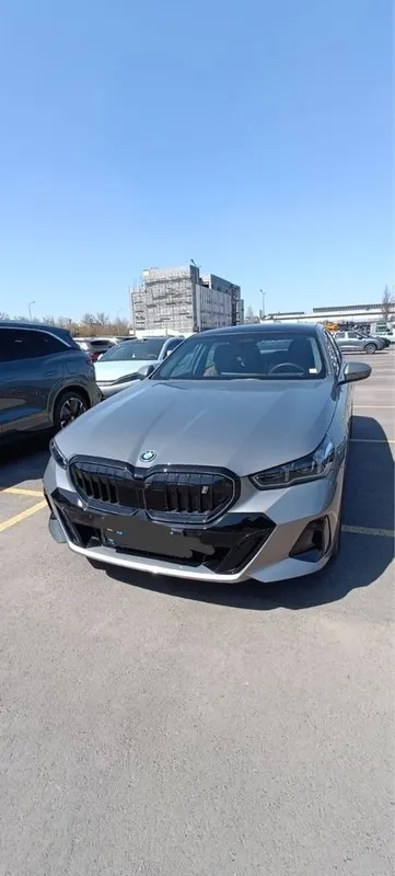 BMW i5 40L 2025 yil