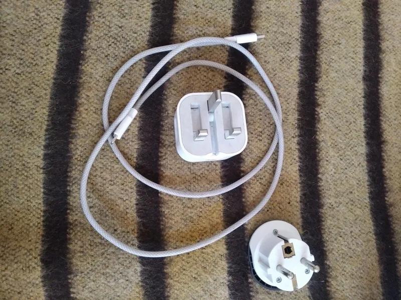 Зарядка для iPhone (charger)