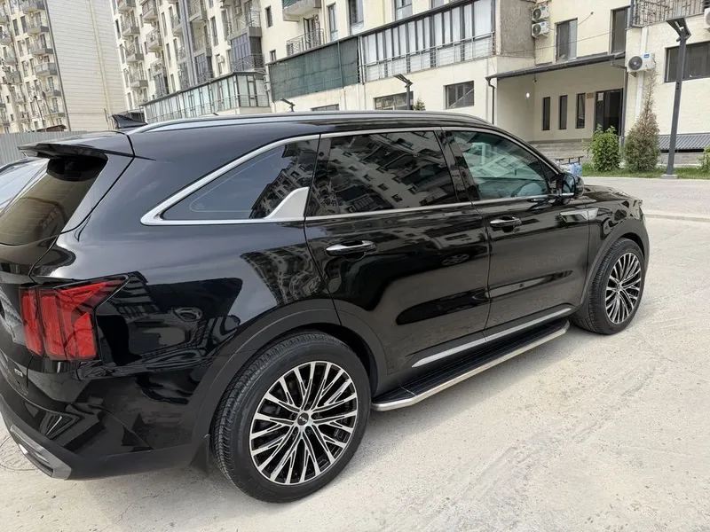 Продаётся Kia Sorento 2023 чёрная 3,5 мотор 3 Продаётся Kia Sorento 2023 чёрная 3,5 мотор 3