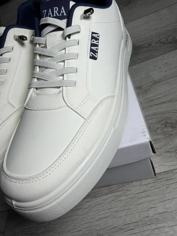 Белые кроссовки ZARA 9 Белые кроссовки ZARA 9