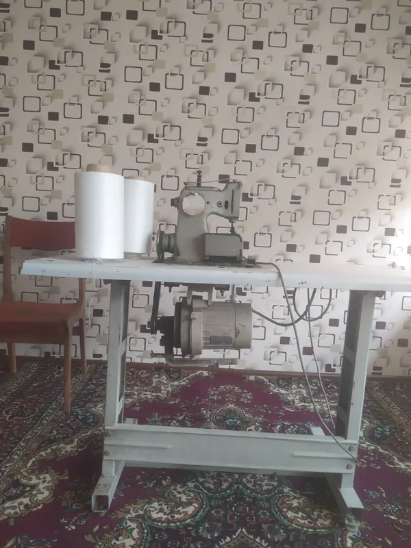 Qop tikuv mashinasi sotiladi qop tikish uchun barcha jihozlari bilan .