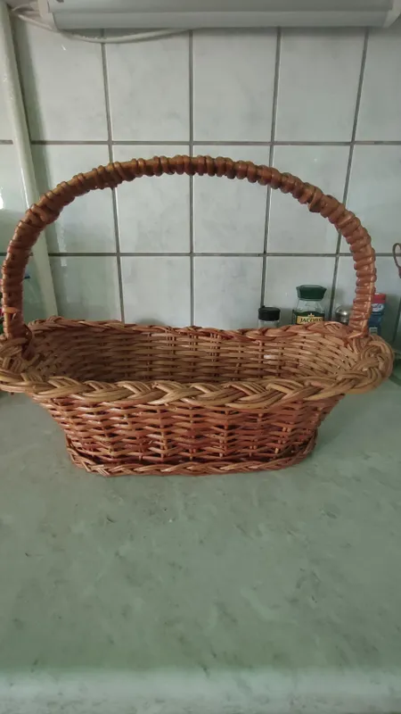 Корзина из ивовой лозы для фруктов и цветов