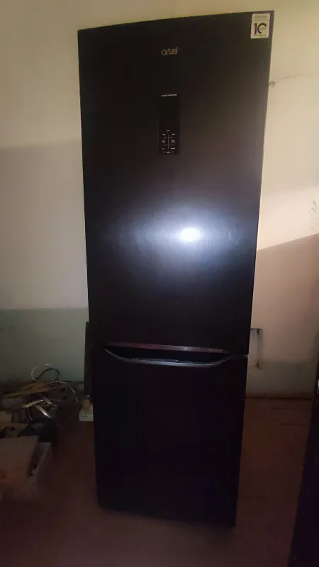 Холодильник почти новый artel inverter 330L — фото 1