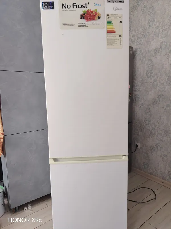 Холодильник Midea HD-400RWEN 1