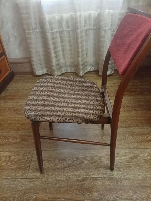 Продаю 6 румынских деревянных стульев.
