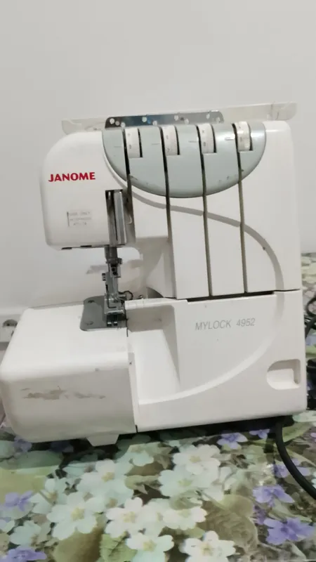 Оверлок Janome 1 Оверлок Janome 1