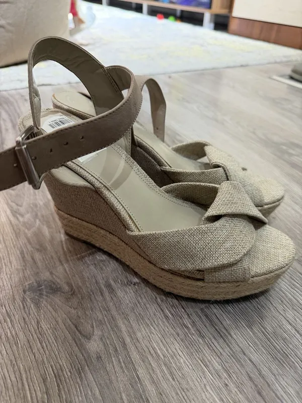 Оригинальные босоножки GUESS — фото 3