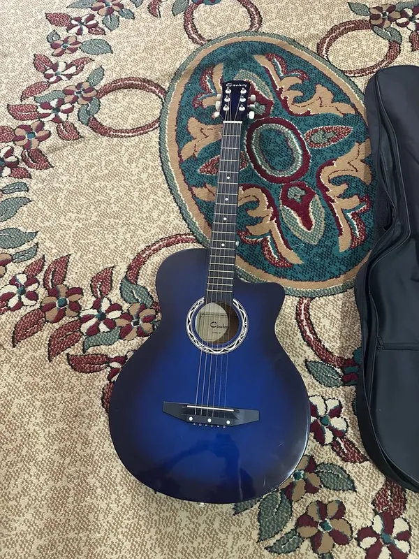 Продаётся гитара новая