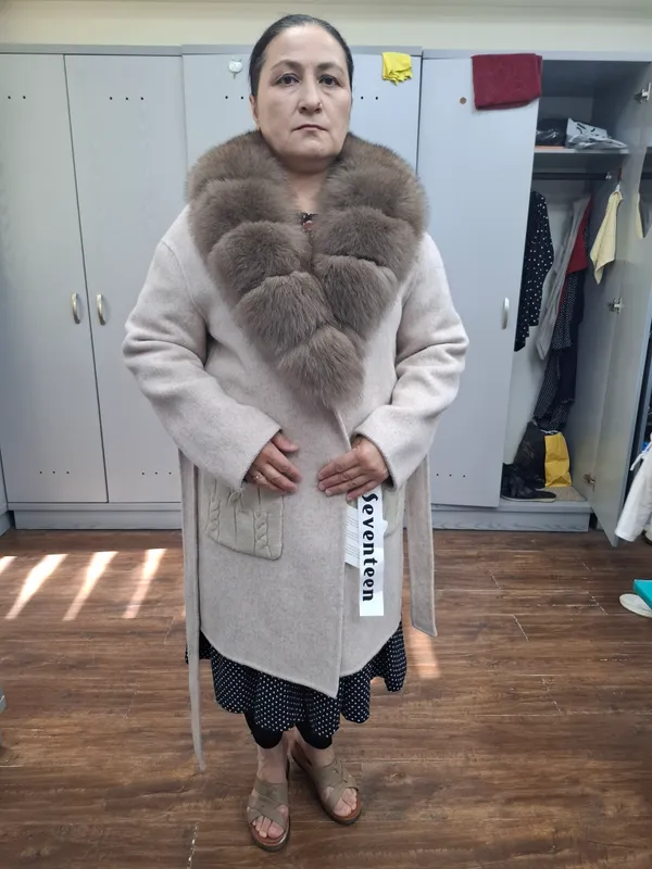 Max Mara palto, 48–50-o‘lcham. 120 $. 2 Max Mara palto, 48–50-o‘lcham. 120 $. 2