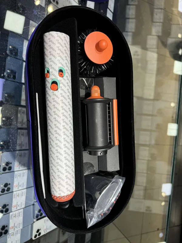 Стайлер Dyson с Bluetooth 3 Стайлер Dyson с Bluetooth 3